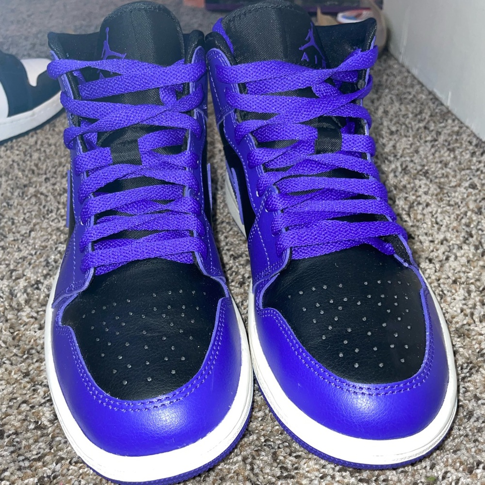 JORDAN 1’S. brand new only wore once not outside. no box